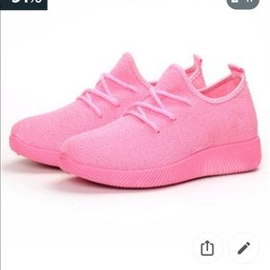 New! Women’s mesh running shoe